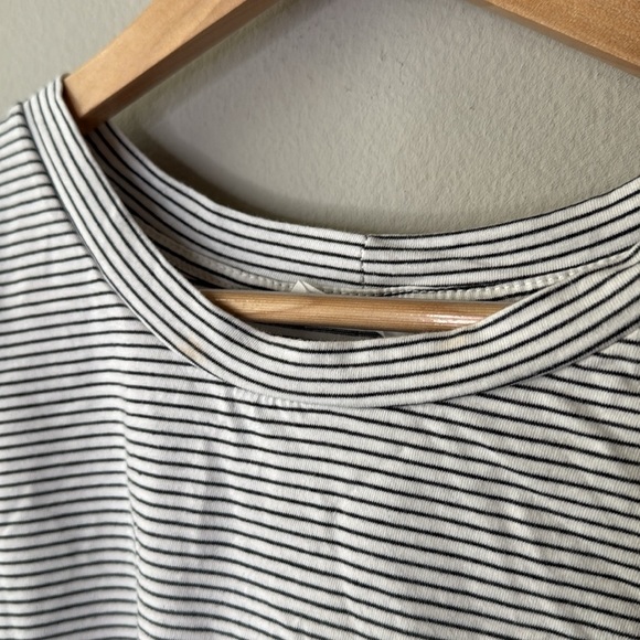 Lush Tamara Cropped Knot Front Knit Top in Black & White Size XXL - Picture 4 of 6